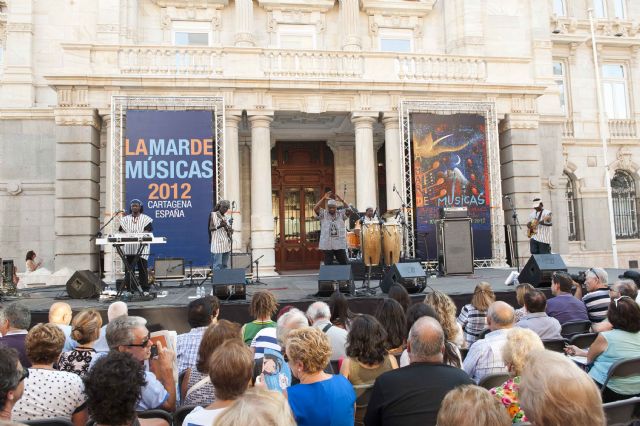 Los Sierra Leone's Refugee All Stars llenaron de reggae la plaza del Ayuntamiento - 2, Foto 2