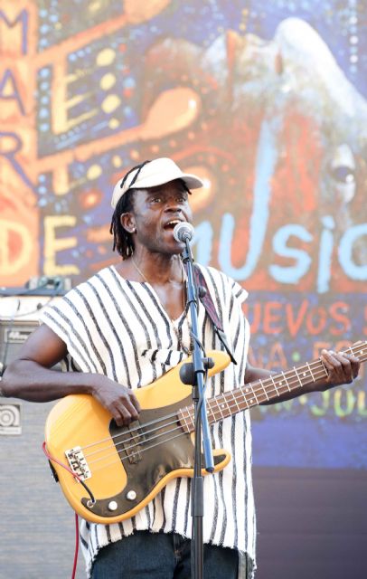 Los Sierra Leone's Refugee All Stars llenaron de reggae la plaza del Ayuntamiento - 3, Foto 3