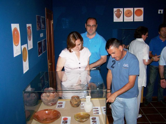 El museo arqueológico de Águilas acoge una exposición del taller de restauración de cerámica antigua - 1, Foto 1