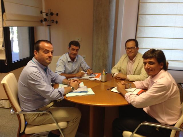 Los vecinos del Campo de Murcia recogen firmas para que la Comunidad Autónoma establezca paradas de tren y autobús en Avileses y Sucina - 1, Foto 1