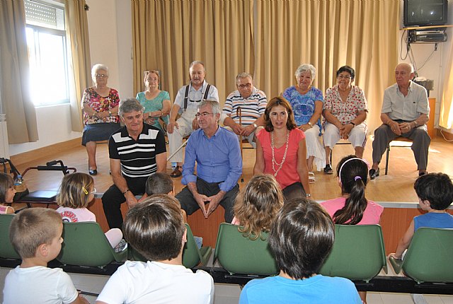 El taller ´Maestros de la experiencia´ permite la relación intergeneracional de niños y mayores - 1, Foto 1