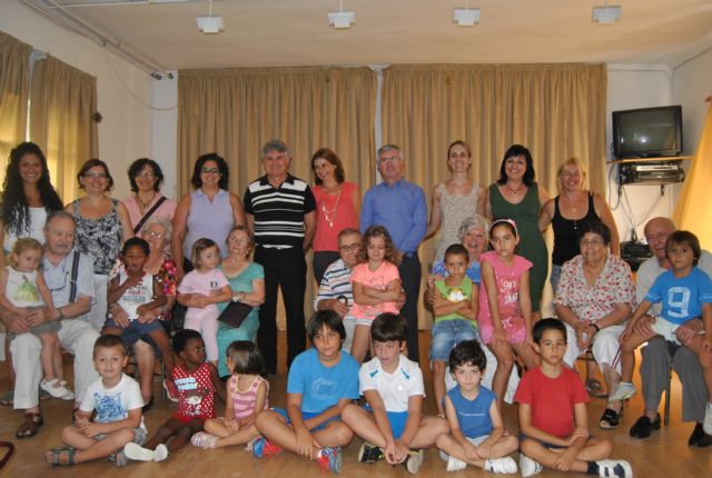Encuentro intergeneracional entre mayores de San Javier y alumnos de la escuela de verano de Virgen de Loreto - 1, Foto 1
