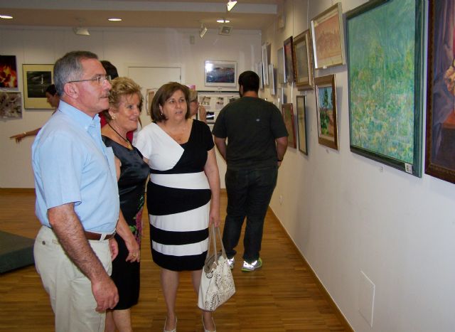Pintores y fotógrafos se unen en una exposición solidaria con la Asociación Española Contra el Cáncer de Águilas - 1, Foto 1