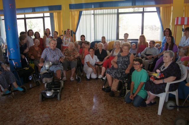 City officials attending the activities of the Party "Grandparents Day" organized by the nursing home "La Purisima", Foto 1