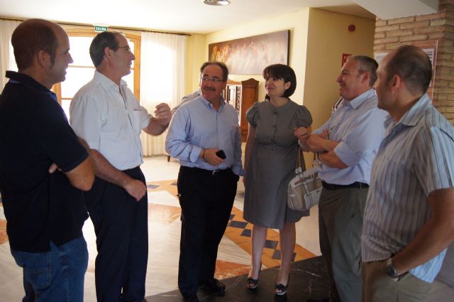 La alcaldesa de Totana muestra a los empresarios de la construcción de la región el modelo del Plan General del municipio como un ejemplo de la obtención de un acuerdo común del modelo de ciudad, Foto 1