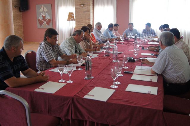 The Mayor of Totana shows employers in the construction of the model region of the municipality's General Plan as "an example of obtaining a common understanding of the city model", Foto 2