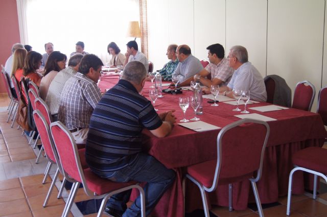 La alcaldesa de Totana muestra a los empresarios de la construcción de la región el modelo del Plan General del municipio como un ejemplo de la obtención de un acuerdo común del modelo de ciudad, Foto 4