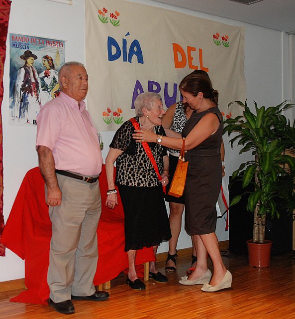 Palacios destaca la labor de los trabajadores de las residencias para lograr que los mayores se sientan como en casa, Foto 1