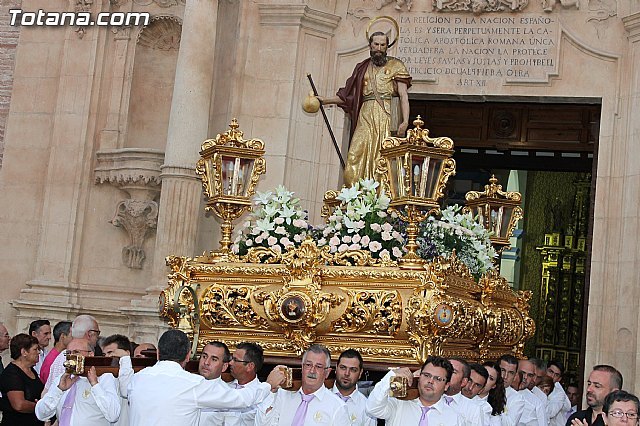 Autoridades municipales, civiles y religiosas acompañan en procesión la imagen de Santiago Apóstol con motivo de la festividad del patrón - 1, Foto 1