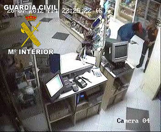 La Guardia Civil detiene  a dos atracadores de gasolineras de Caravaca y Mula - 1, Foto 1