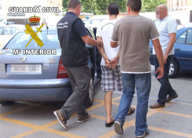 La Guardia Civil detiene  a dos atracadores de gasolineras de Caravaca y Mula - 3, Foto 3