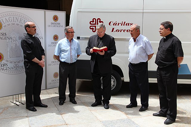 La Diócesis de Cartagena dona una furgoneta a Cáritas de Lorca para colaborar con los proyectos de ayuda a los damnificados de los terremotos - 1, Foto 1
