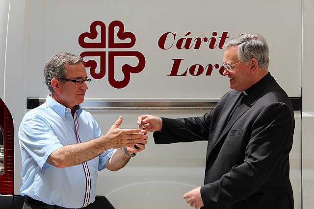 La Diócesis de Cartagena dona una furgoneta a Cáritas de Lorca para colaborar con los proyectos de ayuda a los damnificados de los terremotos - 2, Foto 2