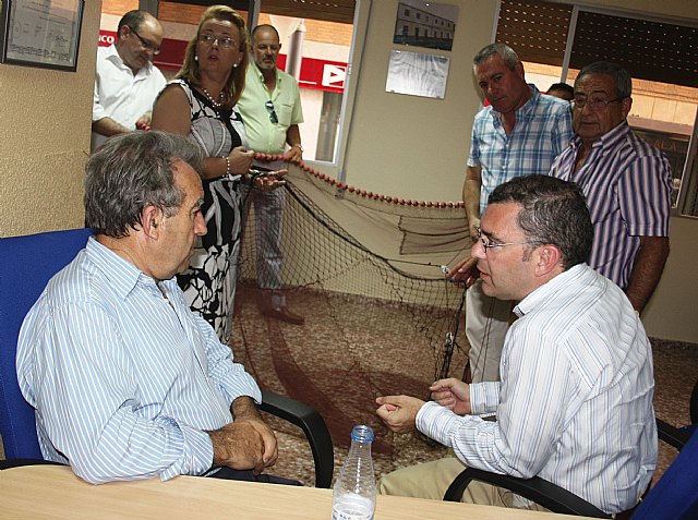El consejero de Agricultura y el secretario general de Pesca se reúnen con las cofradías de pescadores para analizar la situación de la flota regional - 1, Foto 1