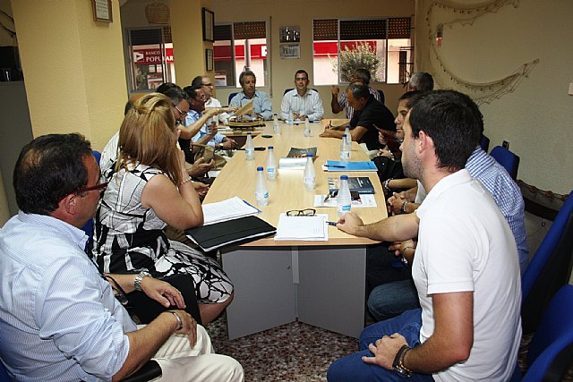 El consejero de Agricultura y el secretario general de Pesca se reúnen con las cofradías de pescadores para analizar la situación de la flota regional - 2, Foto 2