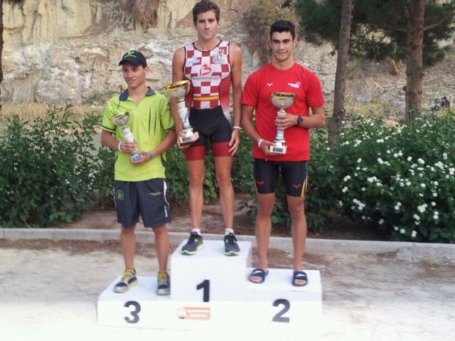 Mateo Pesquer y Mabel Gallardo se coronan en el undécimo triatlón Villa de Blanca - 1, Foto 1