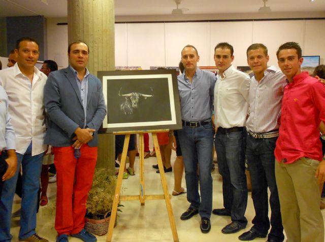 Juan Corbalán muestra la dimensión del toro bravo, en su exposición 'Bureles' - 1, Foto 1