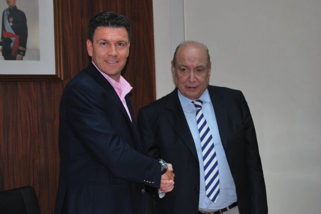 El alcalde de Alhama de Murcia y Jess Samper firman un nuevo convenio urbanstico para el desarrollo de Paramount Park y LifeStyle Center, Foto 1
