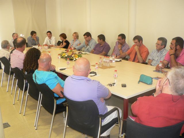El alcalde y el consejero Cruz se renen con hosteleros y empresarios de Mazarrn, Foto 1