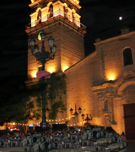 La verbena popular celebrada en la Plaza de la Constitución pone punto y final a las fiestas en honor a Santiago Apóstol, Foto 2