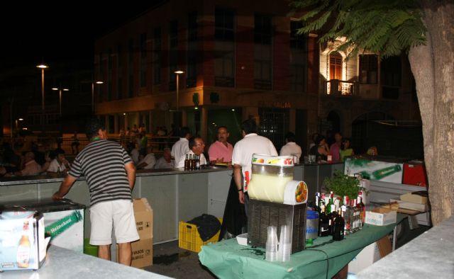 La verbena popular celebrada en la Plaza de la Constitución pone punto y final a las fiestas en honor a Santiago Apóstol - 3, Foto 3