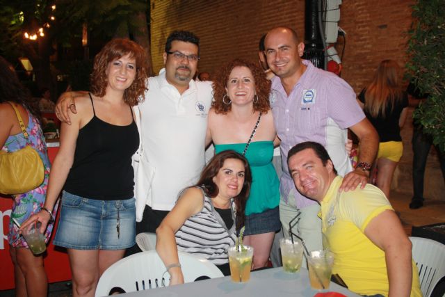 La verbena popular celebrada en la Plaza de la Constitución pone punto y final a las fiestas en honor a Santiago Apóstol - 4, Foto 4