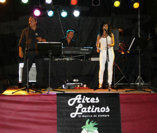 La verbena popular celebrada en la Plaza de la Constitución pone punto y final a las fiestas en honor a Santiago Apóstol - 5, Foto 5