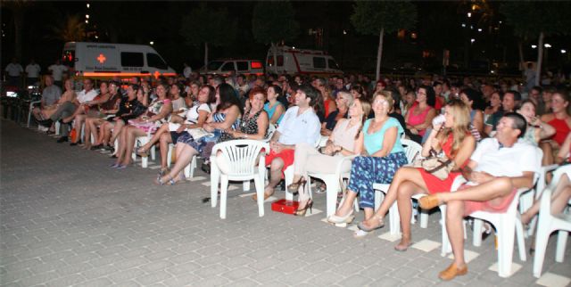 Cruz Roja de Águilas: Gracias, thanks, merci, dankie, falënderim, hvala, dankon - 1, Foto 1