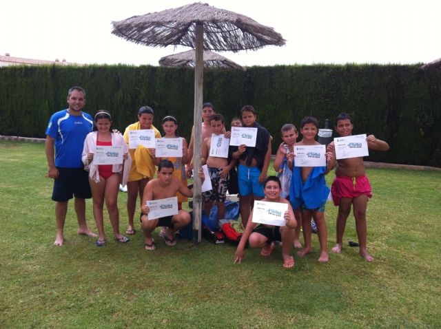 Más de 300 personas participan en los cursos de natación y la escuela de verano multideporte en julio - 1, Foto 1