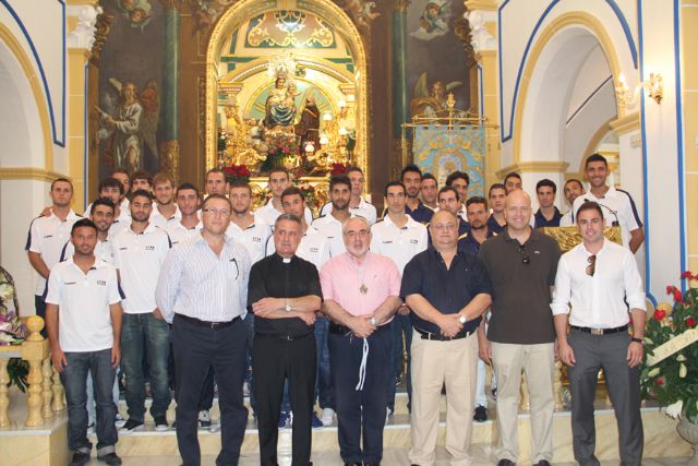 El UCAM Murcia Club de Fútbol realiza una ofrenda floral a la patrona de Sangonera La Verde - 1, Foto 1