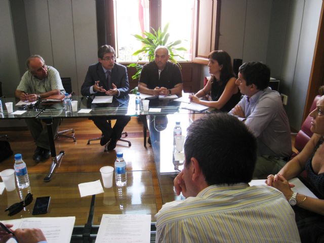 El consejero de Cultura y Turismo se reúne con los integrantes de la Mesa de Turismo - 1, Foto 1