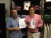 La camisa solidaria #tequierolorca recauda otros 890 euros para la Mesa Solidaria