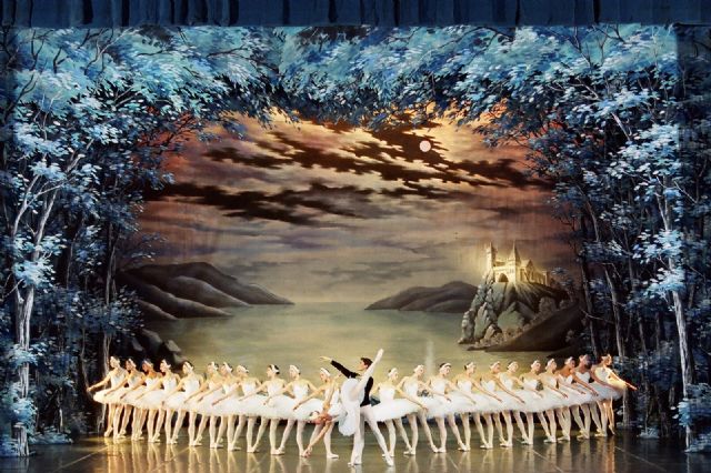 El Lago de los Cisnes interpretado por el Ballet de San Petersburgo y el Circo Acrobático de China, en agosto a El Batel - 2, Foto 2