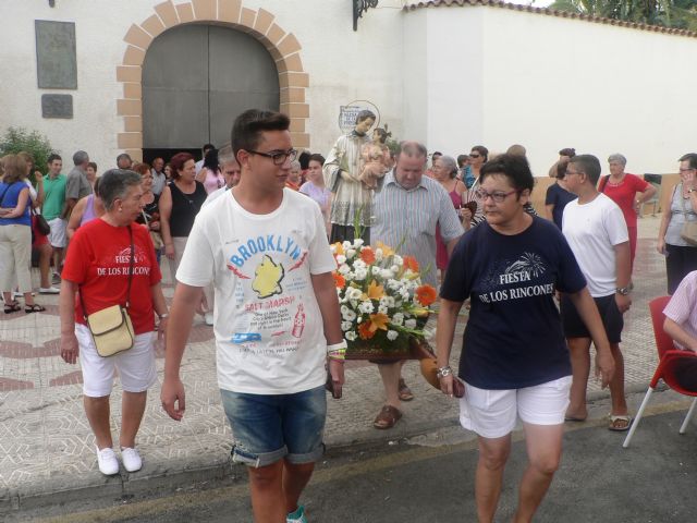 La imagen de San Cayetano sale a la calle para iniciar las fiestas de Los Rincones, Foto 1