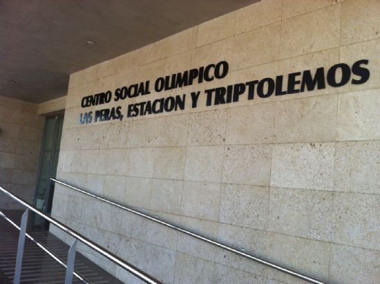 Los estudiantes disponen de una nueva sala de estudio habilitada de forma especial para el mes de agosto en el Centro Social del barrio Olímpico-Las Peras, Foto 1