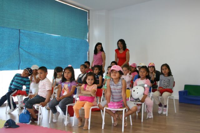 Más de 300 escolares han participado en las bibliotecas públicas municipales durante el pasado curso en los diferentes programas y actividades de animación a la lectura y formación de usuarios, Foto 1
