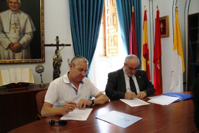 El ayuntamiento firma un convenio con la UCAM para desarrollar actividades de formacin, Foto 1