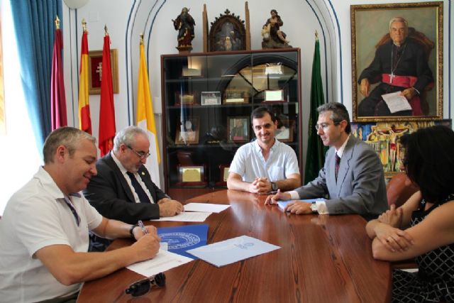 El ayuntamiento firma un convenio con la UCAM para desarrollar actividades de formacin, Foto 2