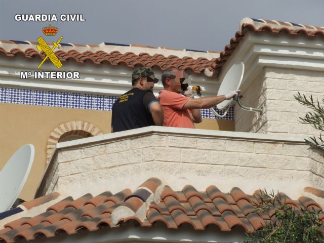 La Guardia Civil detiene al líder de un activo grupo de butroneros - 1, Foto 1