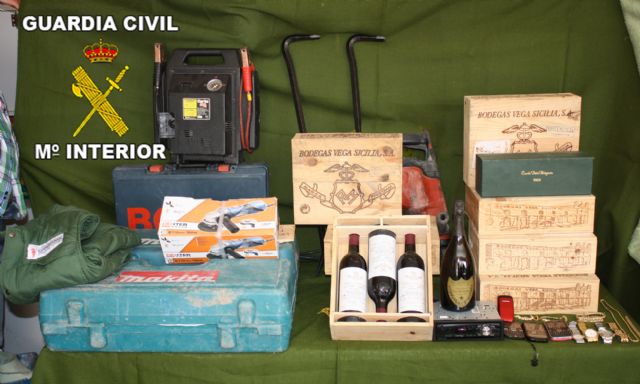 La Guardia Civil detiene al líder de un activo grupo de butroneros - 2, Foto 2