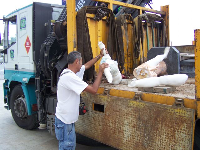 Las cámaras de seguridad del Auditorio de Águilas graban el destrozo de una estauta de Manuel Coronado - 1, Foto 1