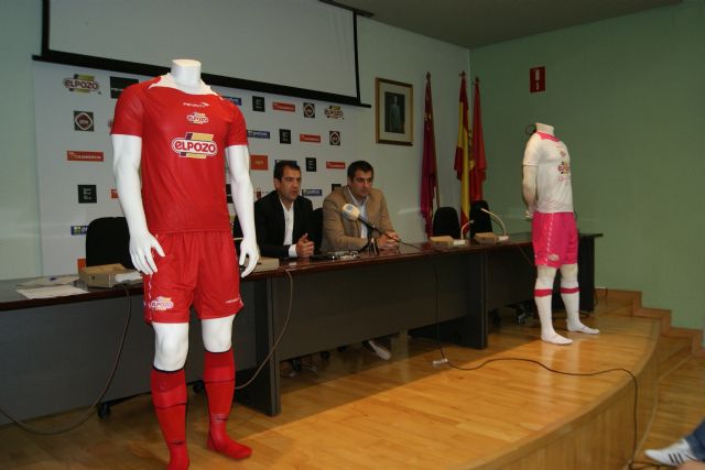 ElPozo Murcia FS seguirá fiel al color rojo y la ´Marea Roja´, presentes en las nuevas equipaciones 2012-13 con la marca Penalti - 3, Foto 3