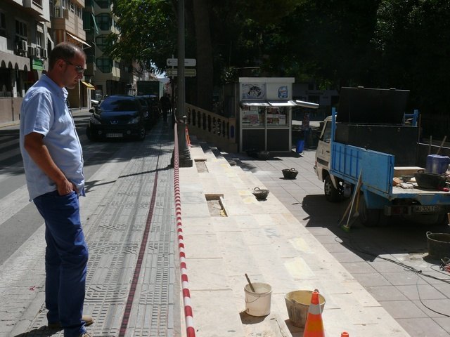 La Concejalía de Servicios acondiciona los accesos del Jardín del Rey Don Pedro - 2, Foto 2