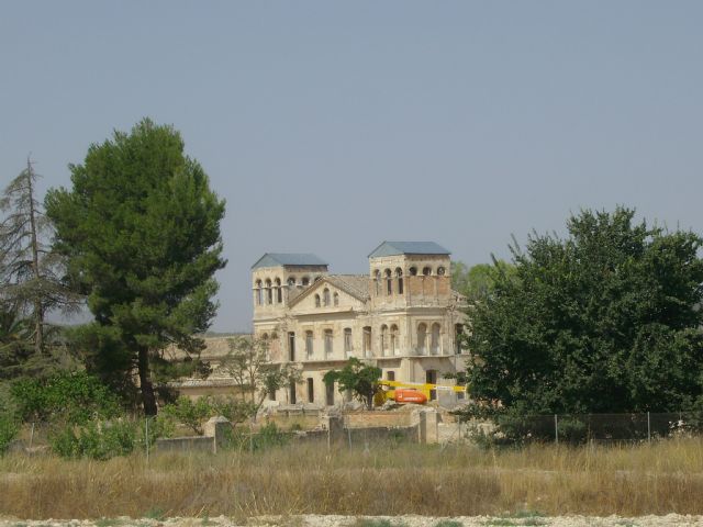 Continúan los trabajos de conservación, saneamiento y limpieza en el Palacete Fuente de la Higuera - 1, Foto 1