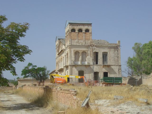 Continúan los trabajos de conservación, saneamiento y limpieza en el Palacete Fuente de la Higuera - 2, Foto 2