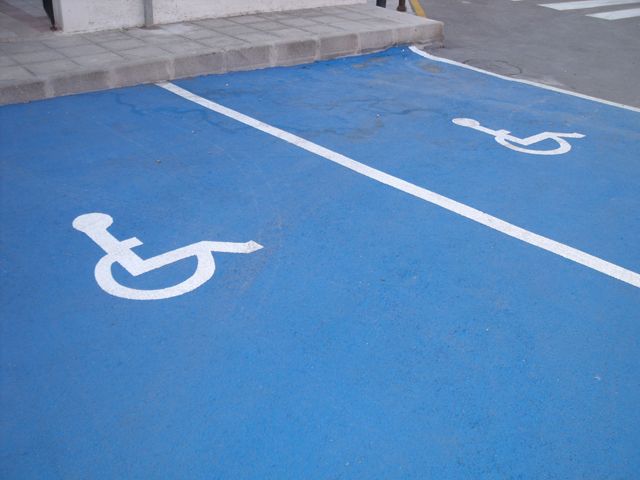 Entra en vigor la modificación de la Ordenanza Municipal Reguladora de la Tarjeta de Estacionamiento para personas con discapacidad - 1, Foto 1