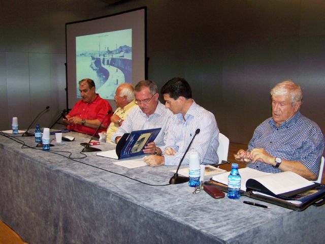 El libro Tarjetas postales y grabados de Águilas (1873-1955) recopila más de 300 imágenes del municipio - 1, Foto 1