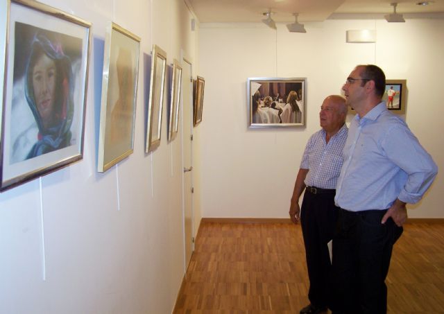 El Aula de Cultura de CajaMurcia de Águilas acoge la exposición Pinturas de Julio Ruiz Martínez - 1, Foto 1