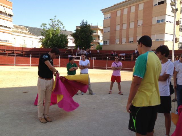 Desencajonamiento y magistral clase de toreo salón en Blanca - 1, Foto 1