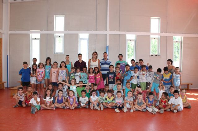 Más de un centenar de alumnos asisten a la Escuela Municipal de Verano en las instalaciones del centro escolar Río Segura - 2, Foto 2